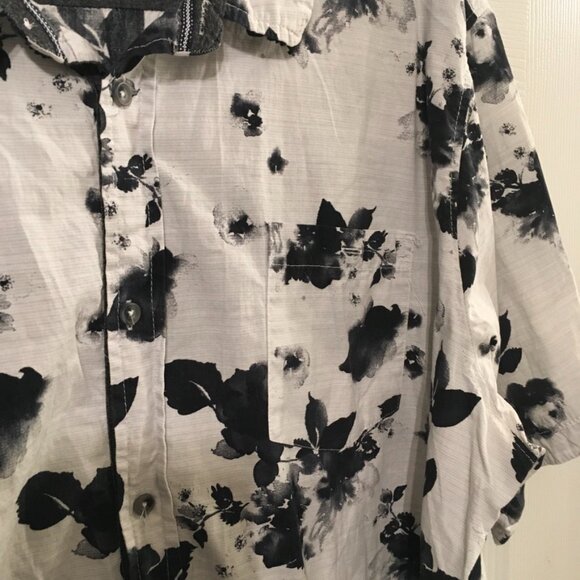 Distortion Men's Modern Button Down Shirt - Picture 3 of 6